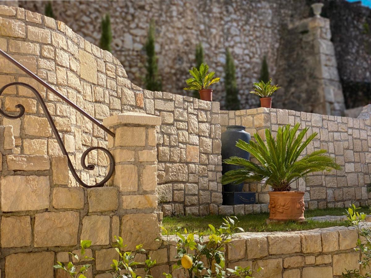 Shangri La Mansion Mostar Esterno foto