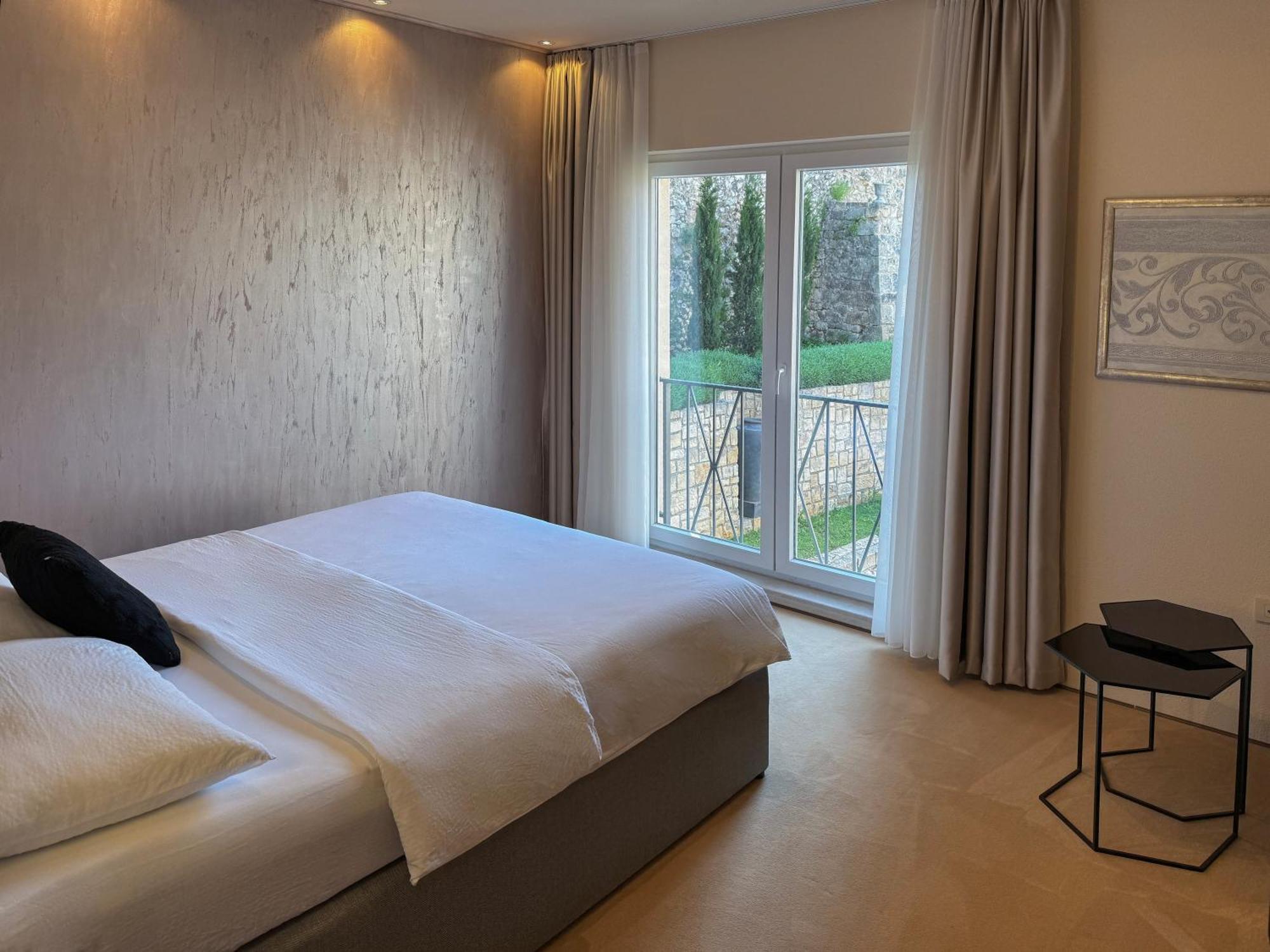 Shangri La Mansion Mostar Esterno foto